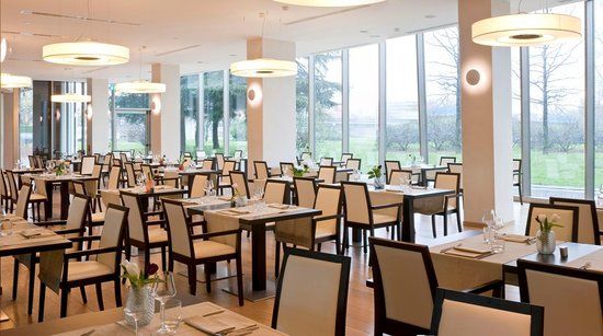 Mirror Lounge & Restaurant